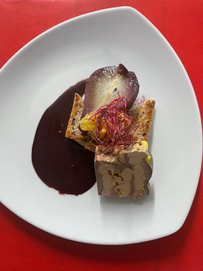 Logis Hotel Restaurant Cazes Arazat Laissac Zewnętrze zdjęcie