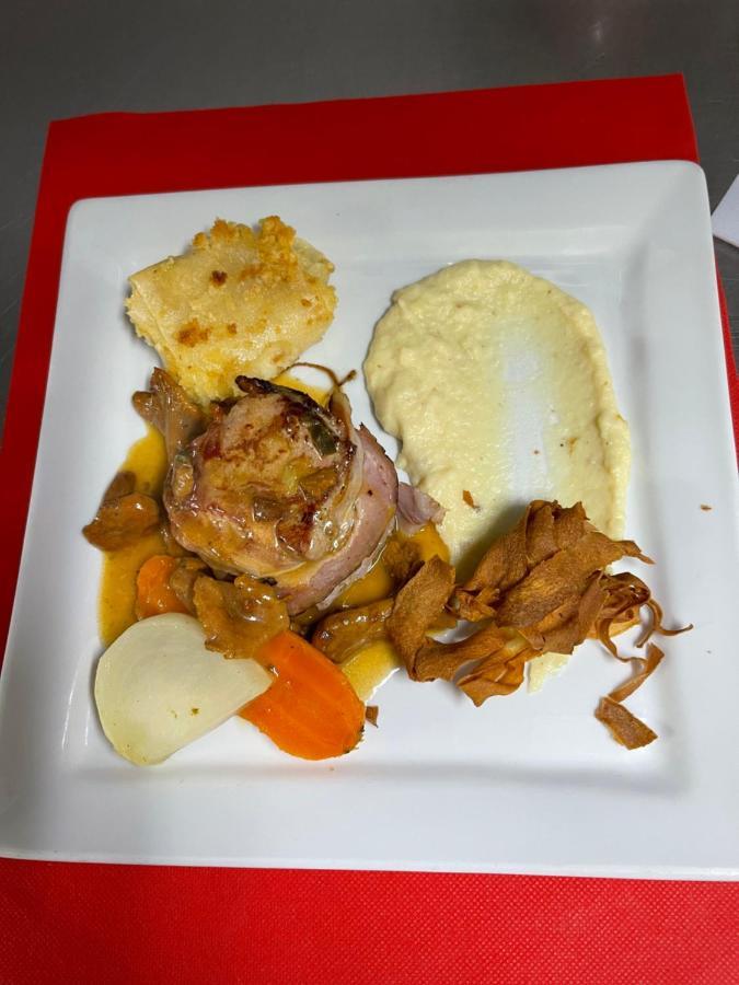 Logis Hotel Restaurant Cazes Arazat Laissac Zewnętrze zdjęcie