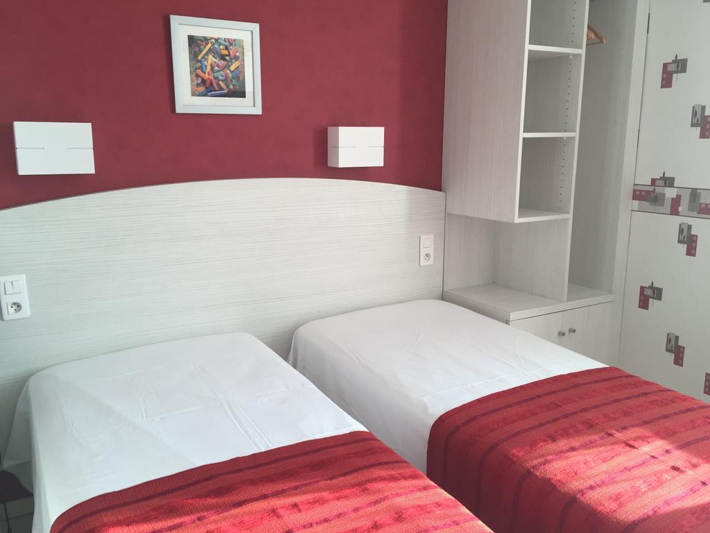 Logis Hotel Restaurant Cazes Arazat Laissac Zewnętrze zdjęcie