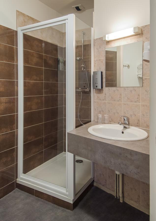 Logis Hotel Restaurant Cazes Arazat Laissac Zewnętrze zdjęcie
