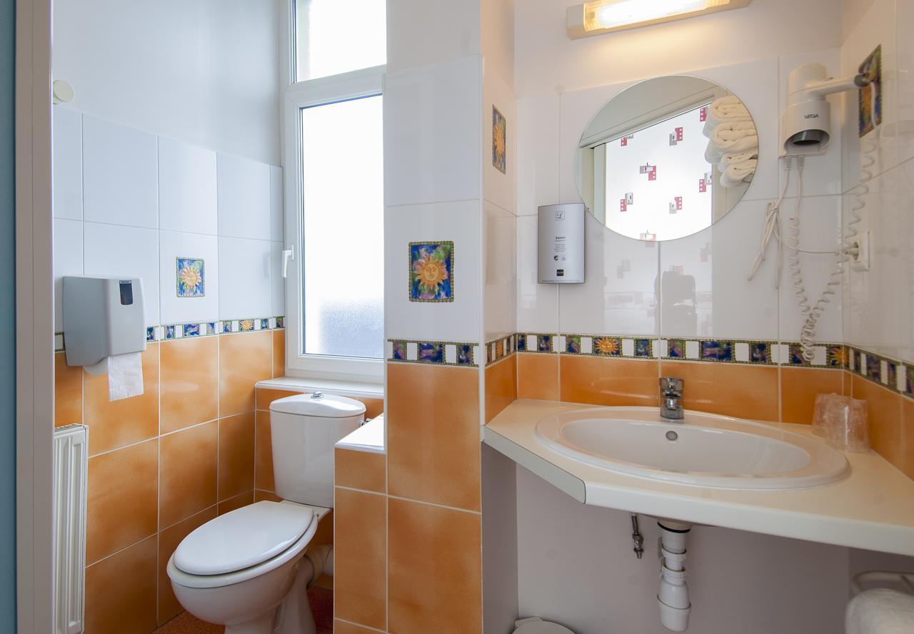 Logis Hotel Restaurant Cazes Arazat Laissac Zewnętrze zdjęcie