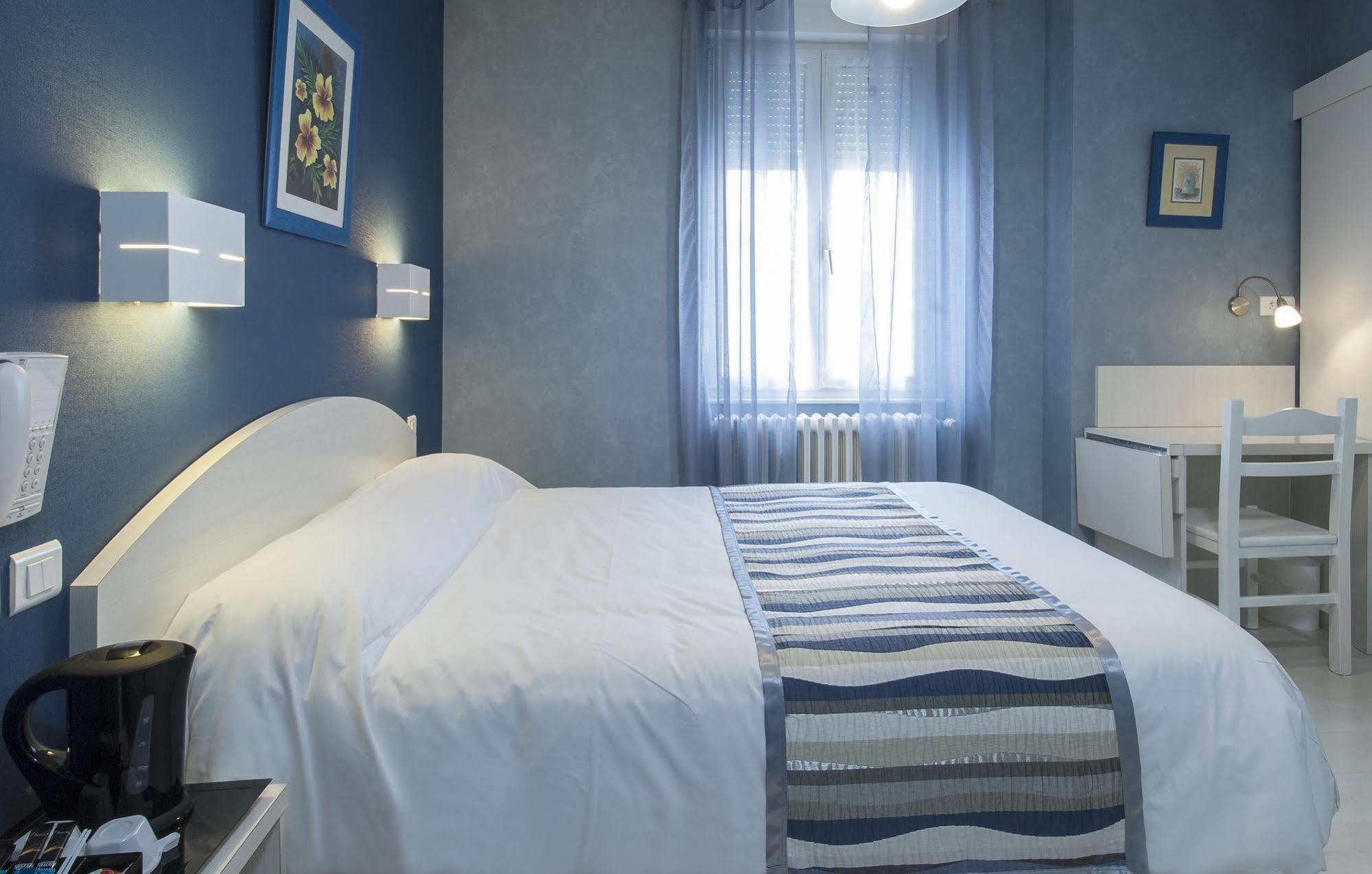Logis Hotel Restaurant Cazes Arazat Laissac Zewnętrze zdjęcie