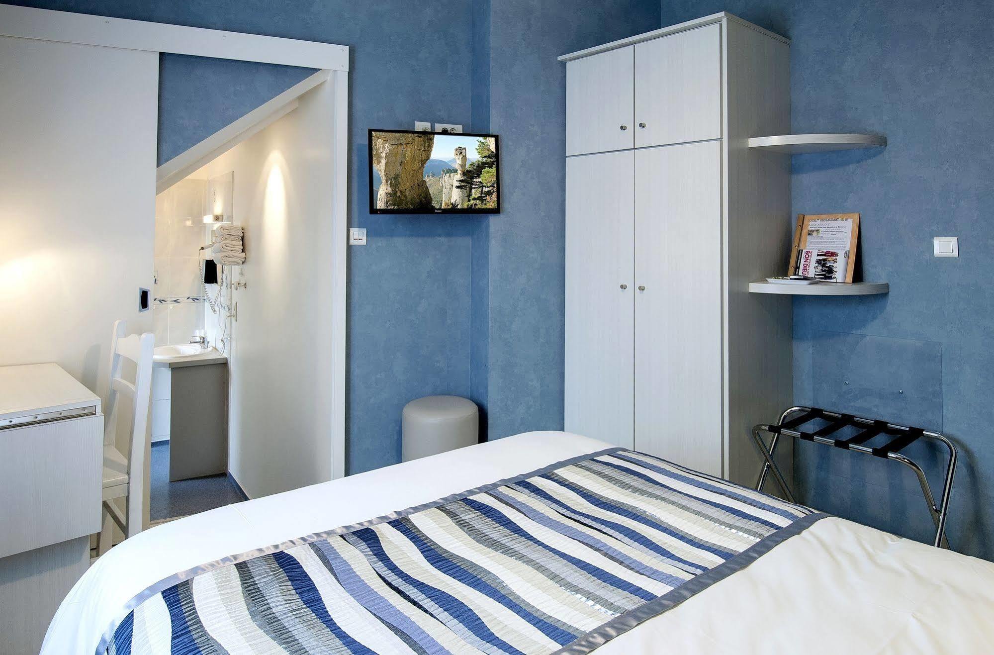 Logis Hotel Restaurant Cazes Arazat Laissac Zewnętrze zdjęcie