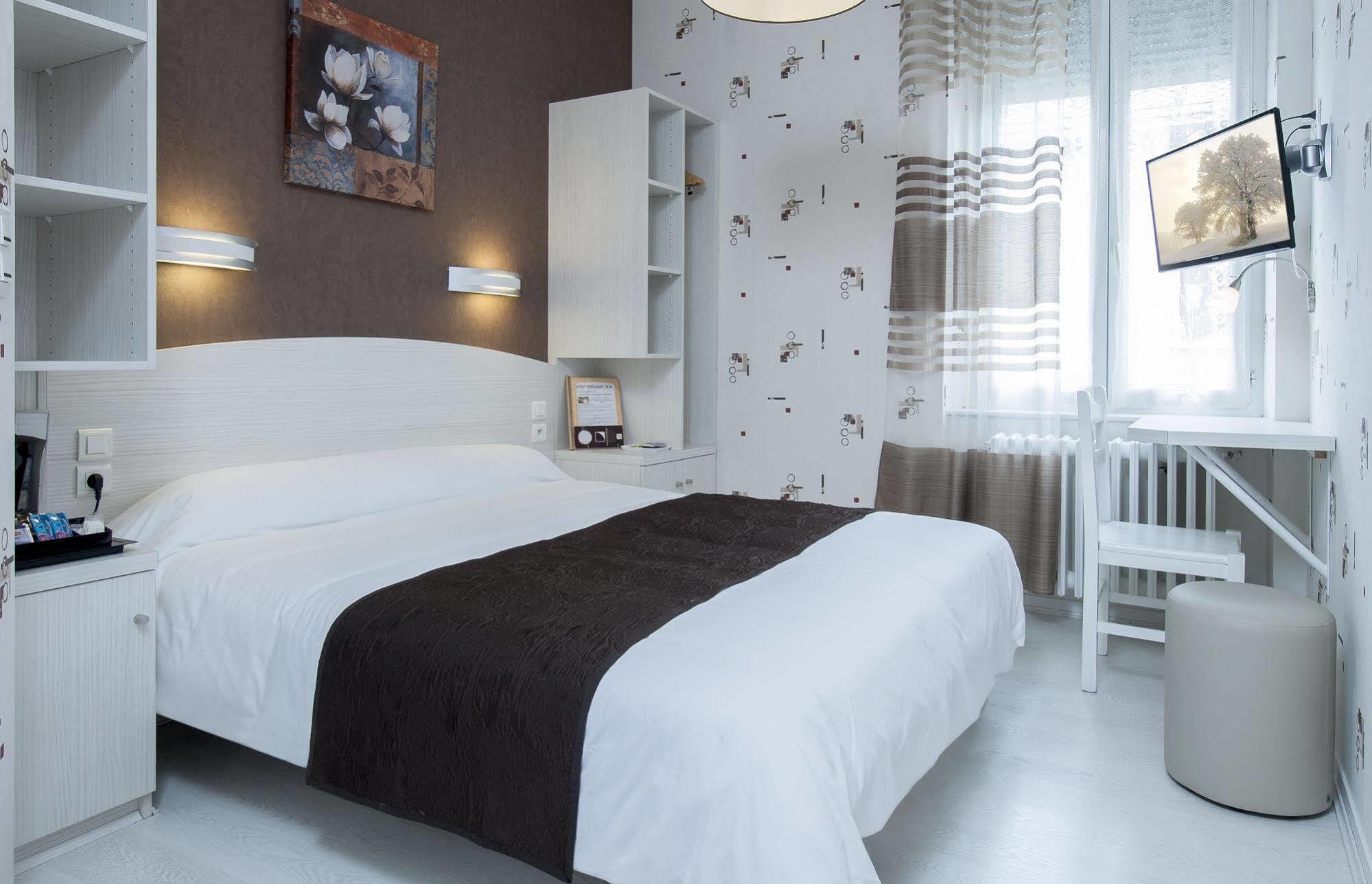 Logis Hotel Restaurant Cazes Arazat Laissac Zewnętrze zdjęcie