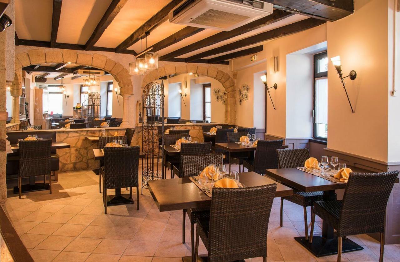 Logis Hotel Restaurant Cazes Arazat Laissac Zewnętrze zdjęcie