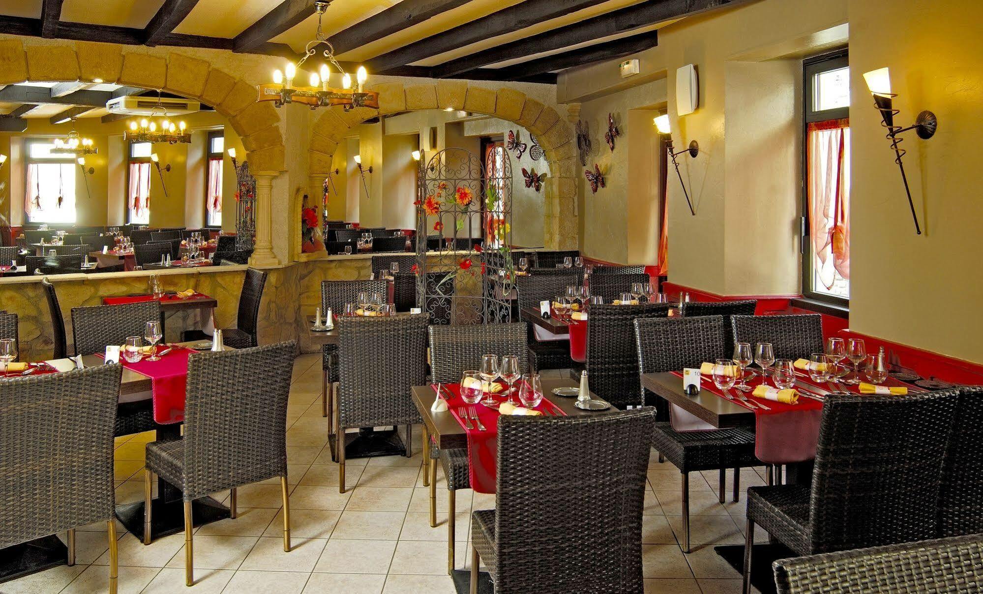 Logis Hotel Restaurant Cazes Arazat Laissac Zewnętrze zdjęcie
